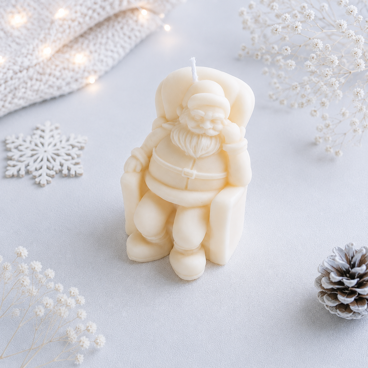 Weihnachtsmann im Sessel Kerze