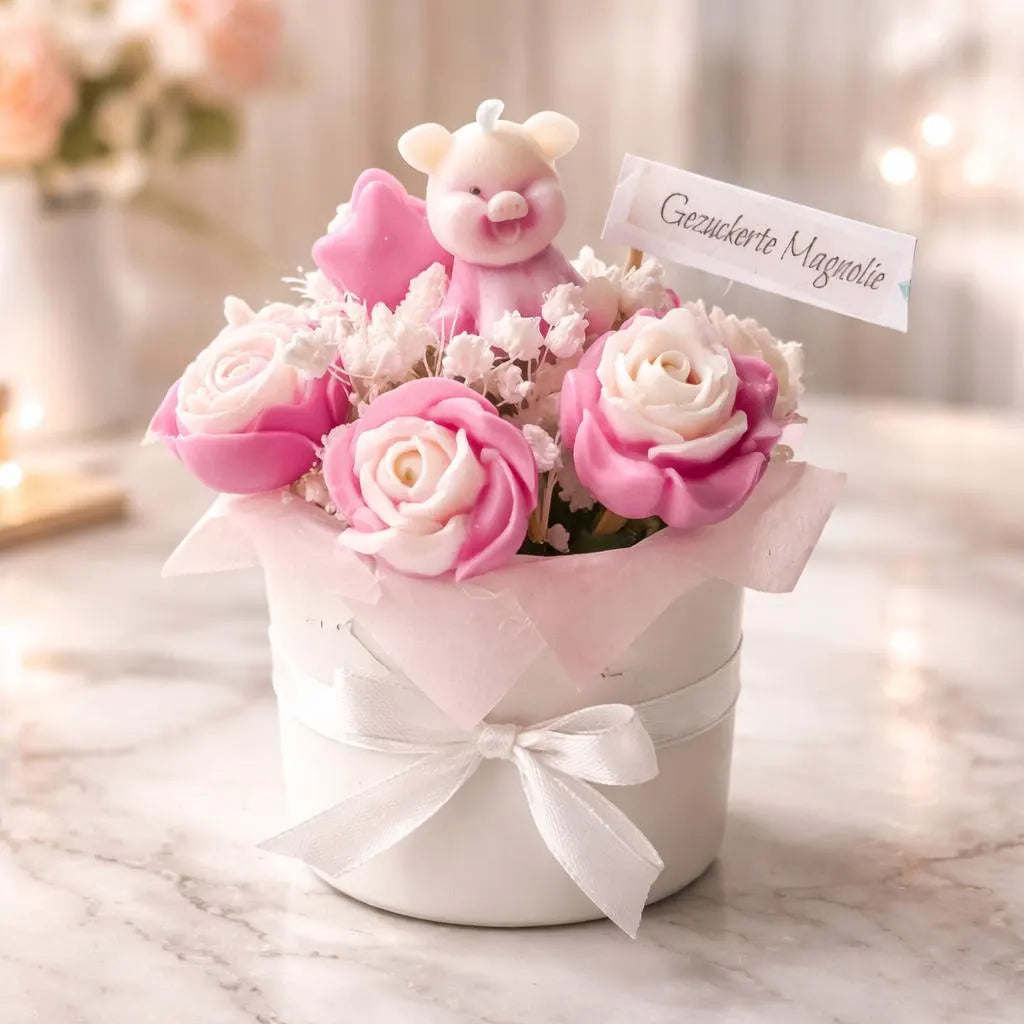 kleines Blumenbouquet aus Kerzen mit Glücksschwein