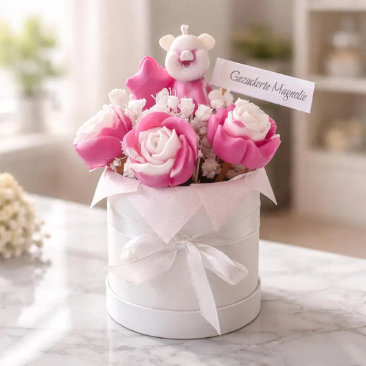 kleines Blumenbouquet aus Kerzen mit Glücksschwein